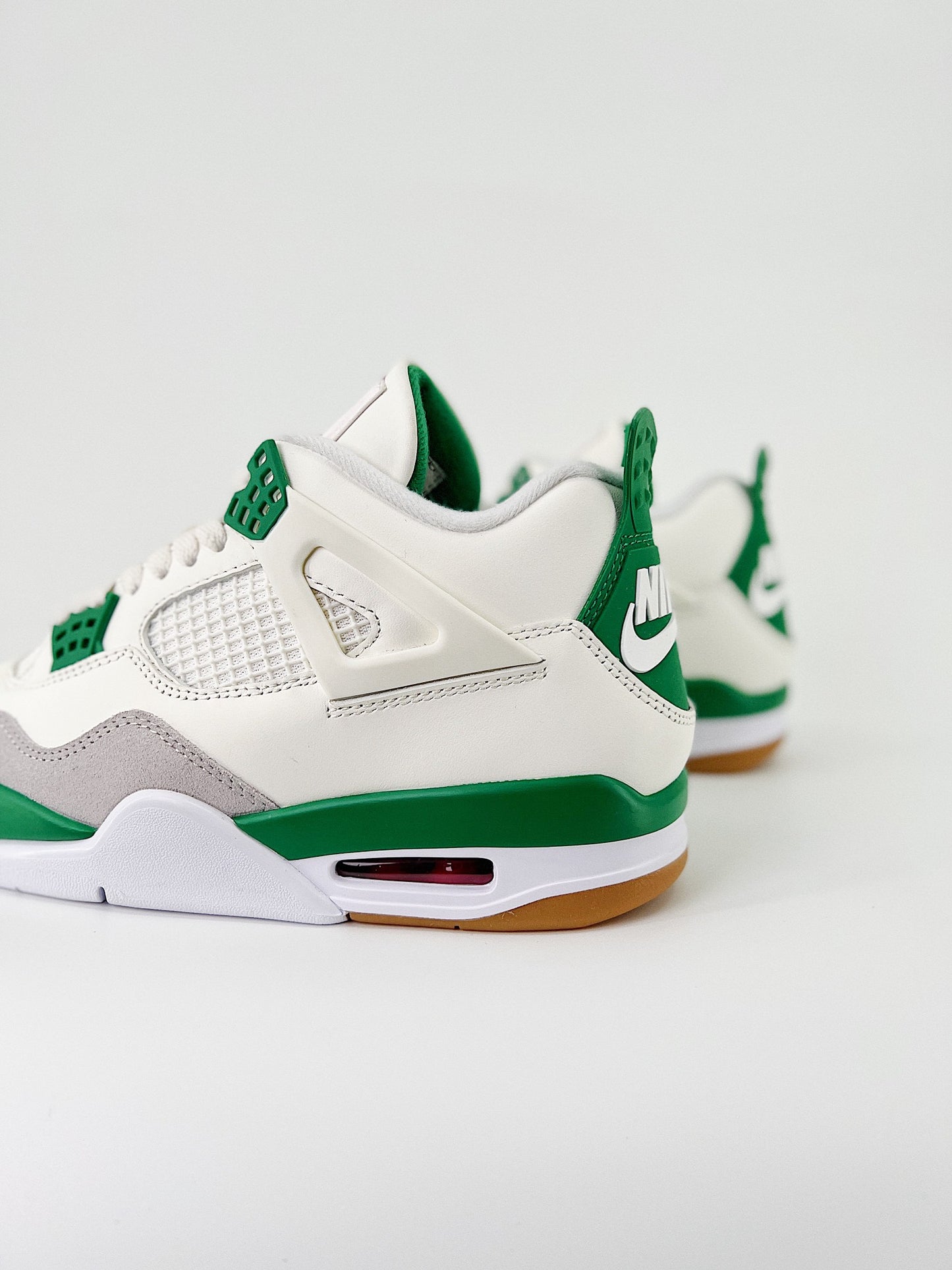 Jordan 4 Retro SB Pine Green