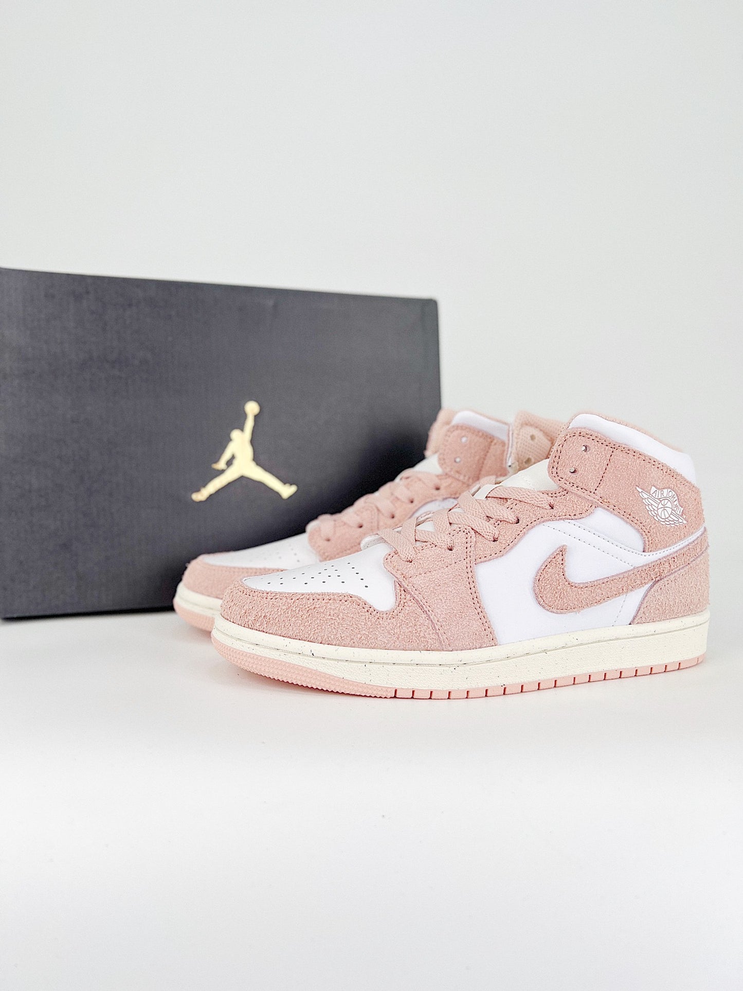 Jordan 1 Mid SE Legend Pink